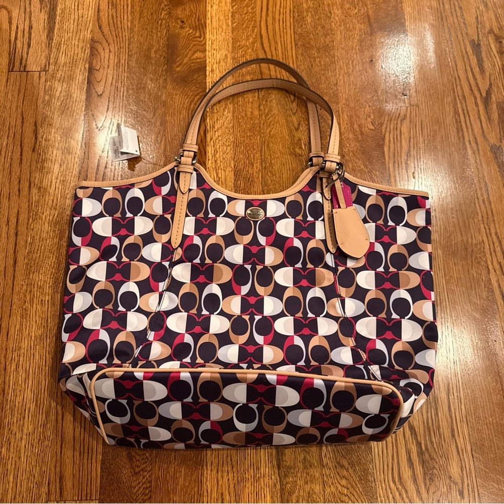 NWT Coach Stylish Tote Bag - Multicolor